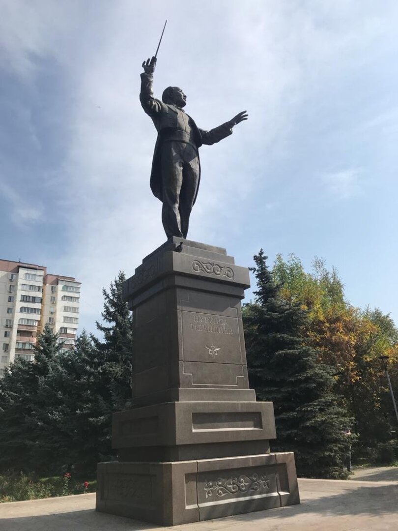 Monument to Nurgisa Tlendiev