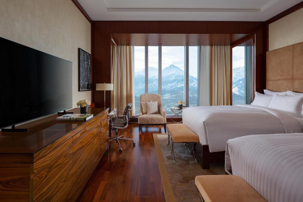 THE RITZ-CARLTON