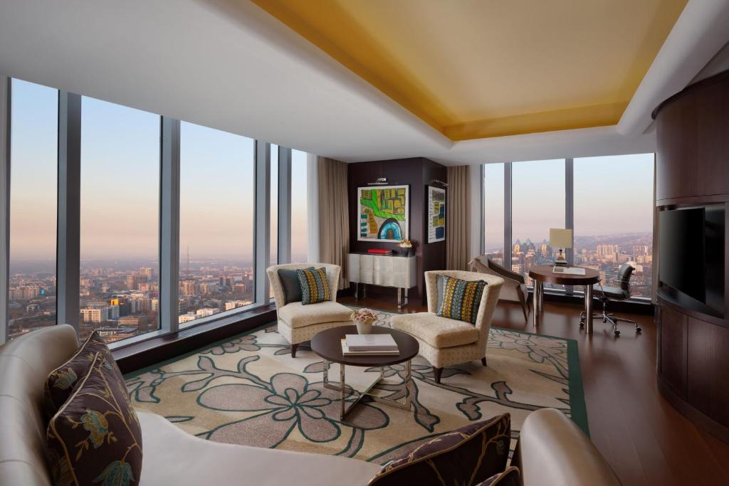 THE RITZ-CARLTON