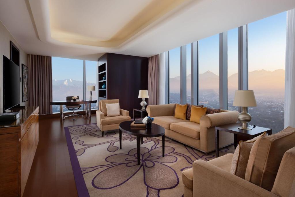 THE RITZ-CARLTON