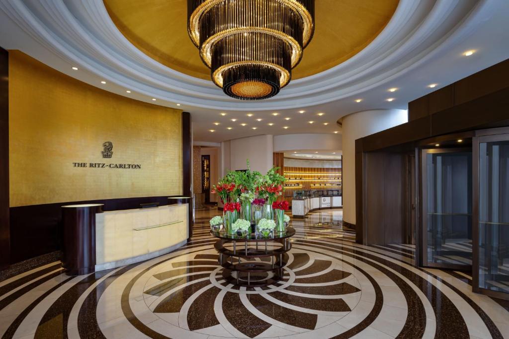 THE RITZ-CARLTON
