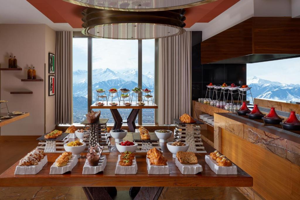 THE RITZ-CARLTON