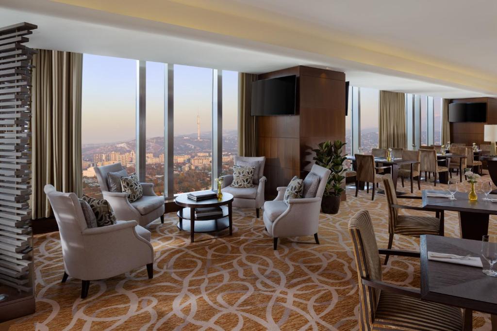THE RITZ-CARLTON