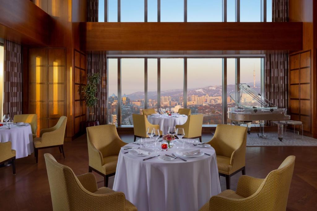 THE RITZ-CARLTON