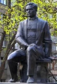 Памятник Мукану Толебаеву