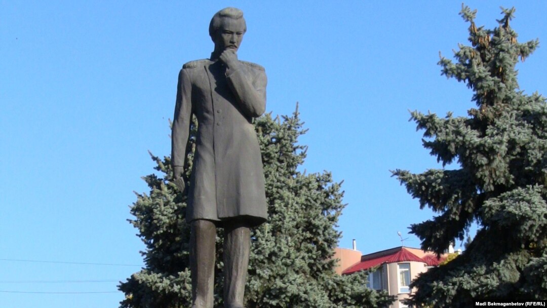 Памятник Шокану Уалиханову