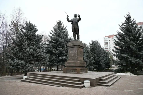 Памятник Н.Тлендиеву