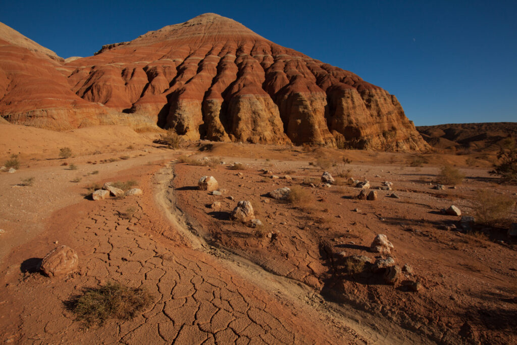 Горы Актау (Алтын-Эмель)