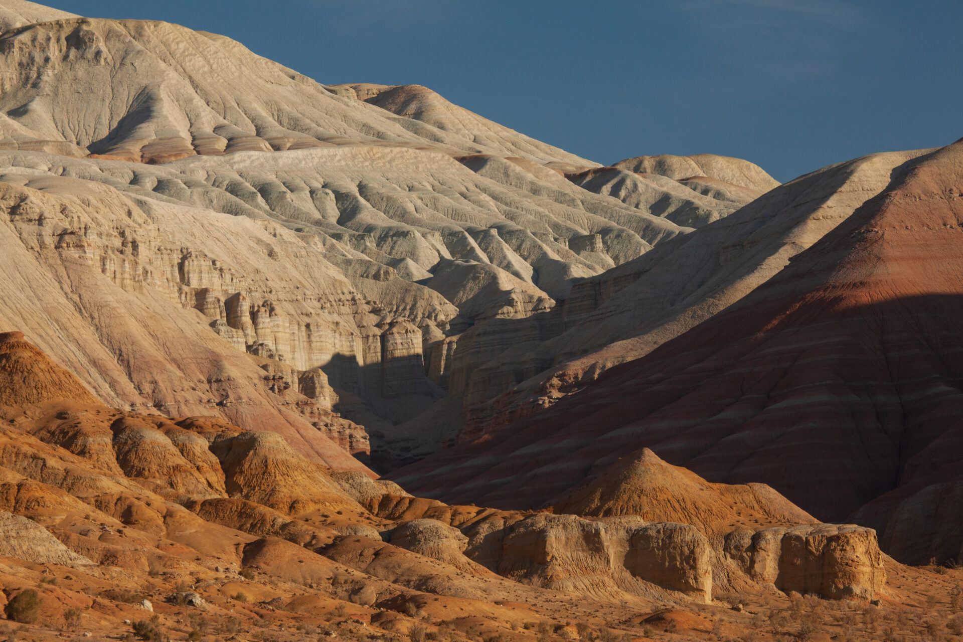 Горы Актау (Алтын-Эмель)