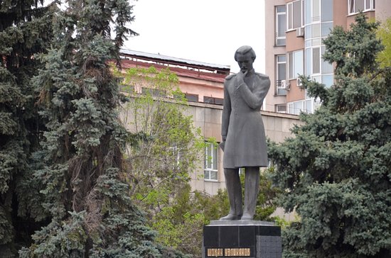 Памятник Шокану Уалиханову