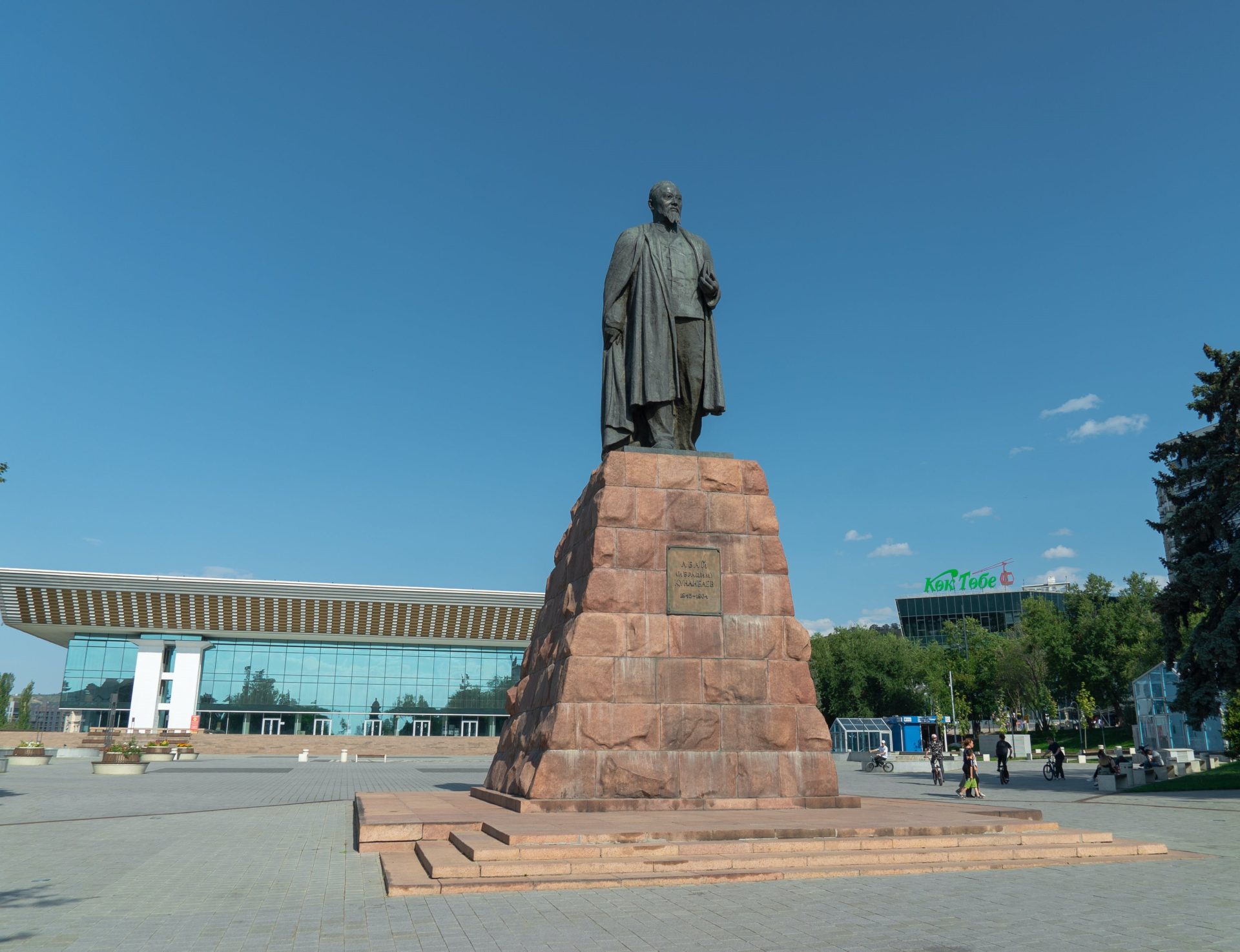 Памятник Абаю Кунанбаеву