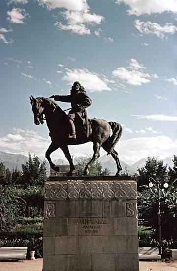 Памятник А.Иманову