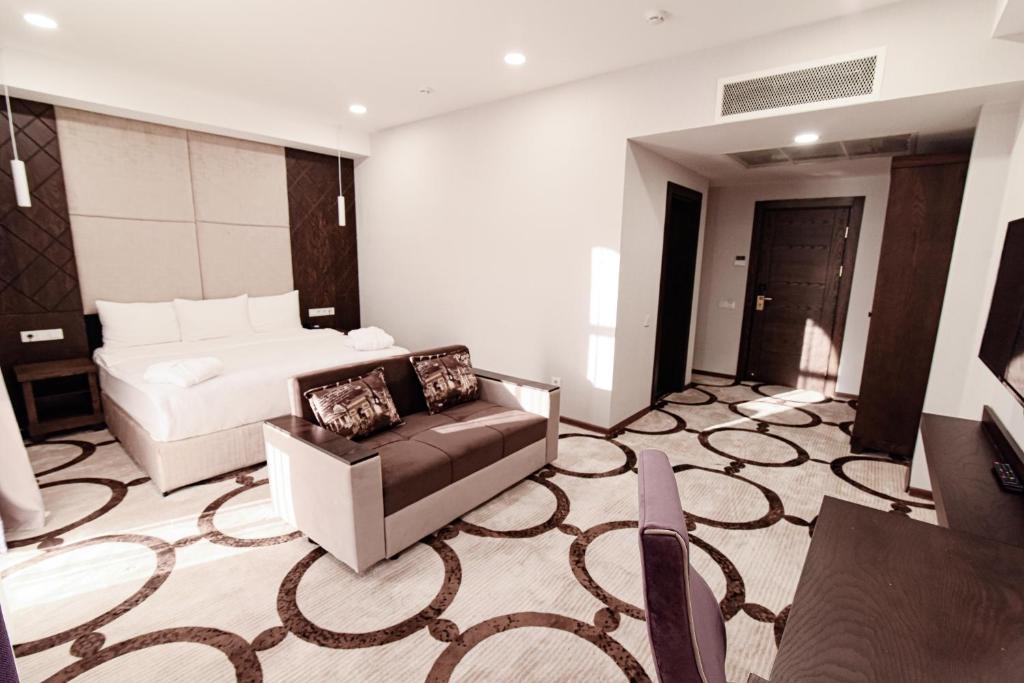 East Palace Hotel