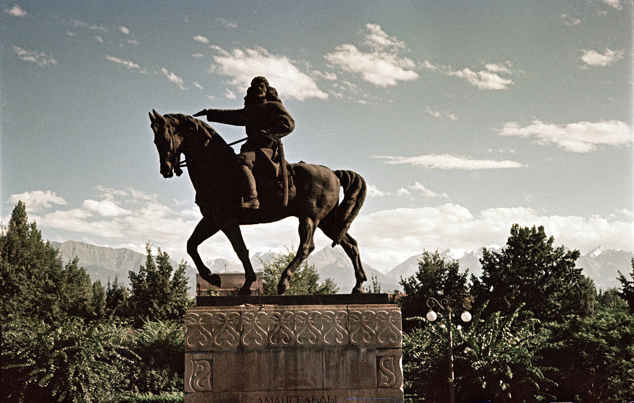 Памятник А.Иманову