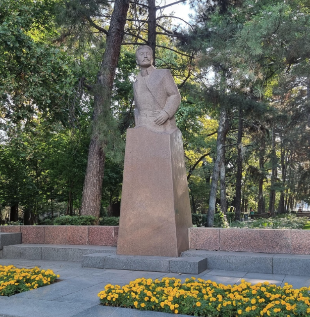 Памятник Тихону Бокину