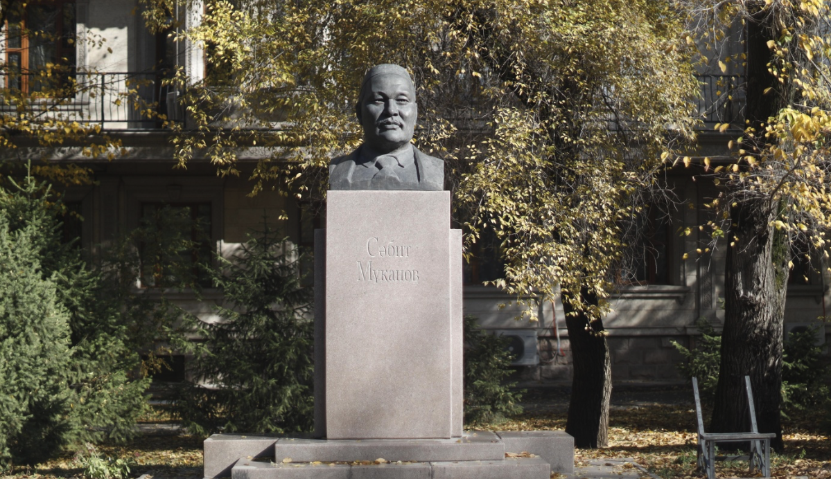 Памятник С.М.Муканову
