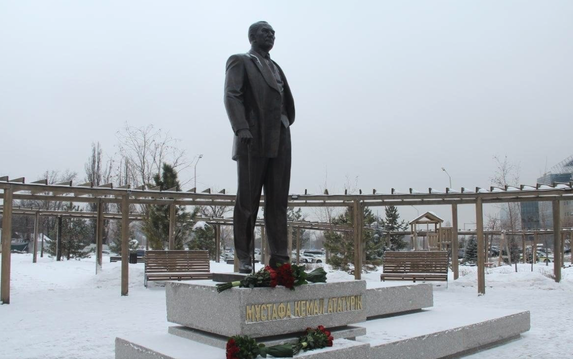 Памятник Мустафе Ататюрку