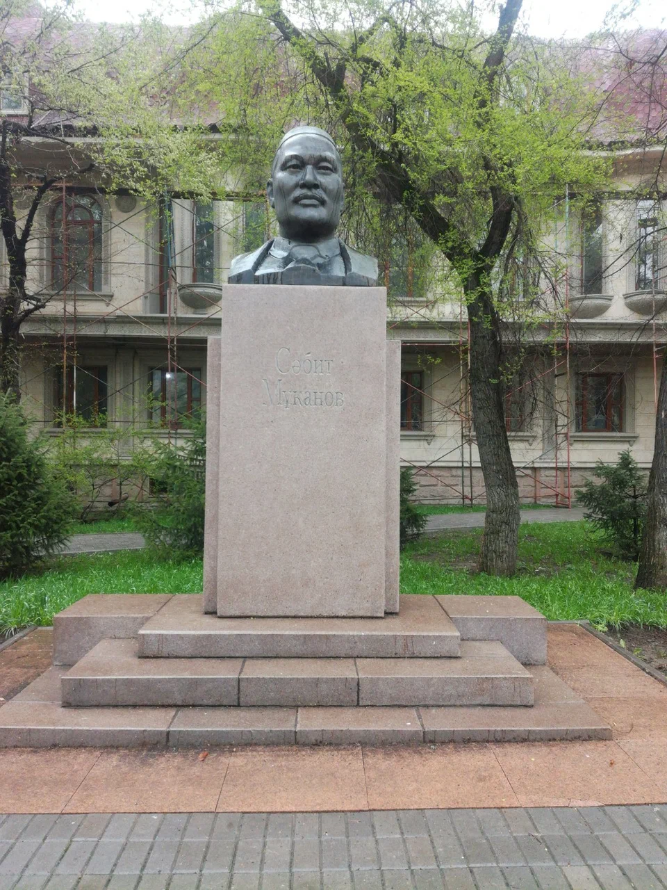 Памятник С.М.Муканову
